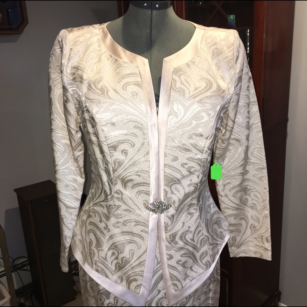 🆕 Gorgeous 2-piece gown. NWT!